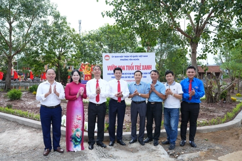 Yên Nghĩa gắn biển công trình “Vườn hoa tuổi trẻ xanh” chào mừng Đại hội Đảng bộ phường