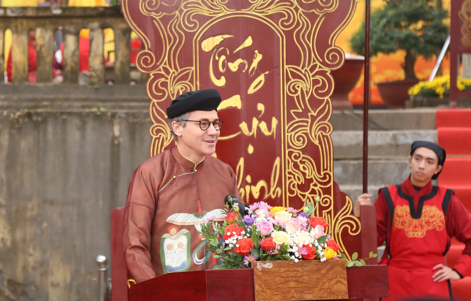 Các đại biểu quốc tế trải nghiệm nghi lễ đón tết cung đình tại Ngày tìm hiểu Việt Nam