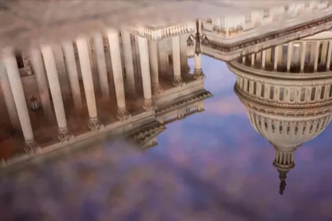 "Ánh sáng cuối đường hầm" cho đợt đóng cửa chính phủ kỷ lục nước Mỹ
