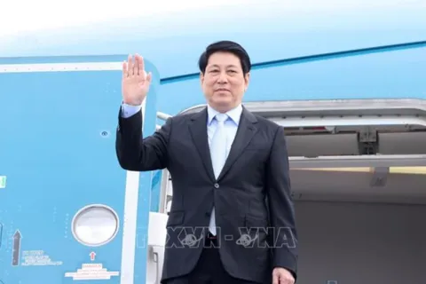 Chủ tịch nước Lương Cường lên đường dự Tuần lễ cấp cao APEC 2025