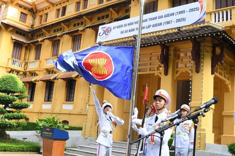 Lễ thượng cờ kỷ niệm 58 năm thành lập ASEAN
