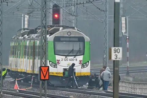 Ba Lan cáo buộc Nga liên quan vụ phá hoại tuyến đường sắt then chốt