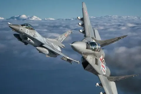 Thành viên NATO chuẩn bị tiêm kích, tránh "mưa rơi đạn lạc" từ Ukraine