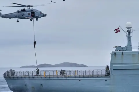 Châu Âu tính đưa ông Trump "củ cà rốt" trong vấn đề Greenland