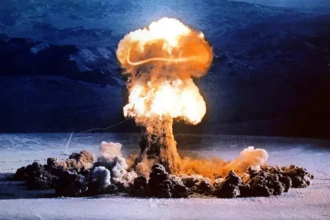 Đằng sau tuyên bố nối lại thử nghiệm hạt nhân của ông Trump