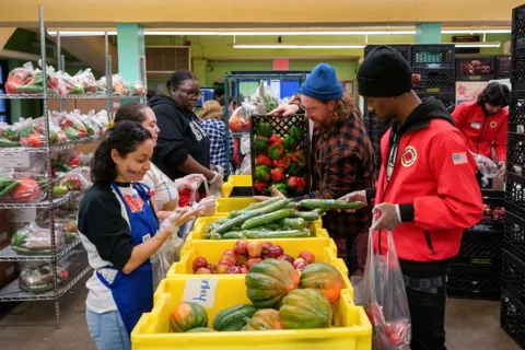 Một tháng chính phủ đóng cửa, kinh tế Mỹ thiệt hại bao nhiêu?

