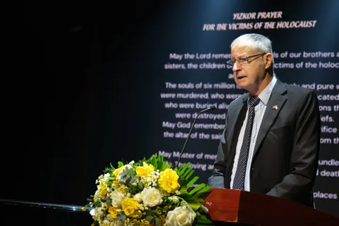 Thắp nến tưởng niệm các nạn nhân thảm họa Holocaust tại Hà Nội