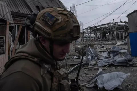 Giao tranh ác liệt ở thành trì chiến lược, Nga tuyên bố "quét sạch" quân Ukraine