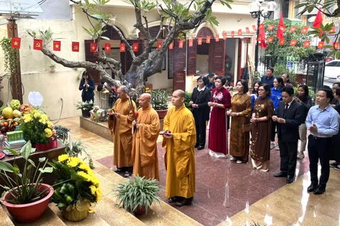 Hà Nội: tưởng niệm các Anh hùng liệt sĩ và nạn nhân trong đợt thảm sát bom B52