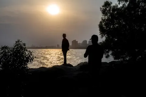 Nổ lớn tại thành phố cảng chiến lược của Iran