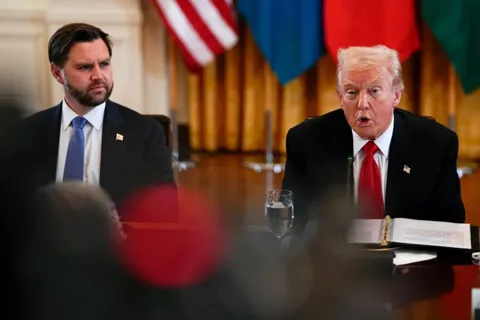 Ông Trump muốn "tranh thủ" đất hiếm từ các nước Trung Á