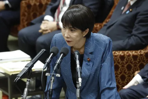 Phép thử khó khăn cho Thủ tướng Nhật từ thị trường chứng khoán