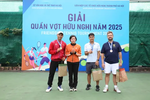 Sôi nổi Giải quần vợt hữu nghị 2025 