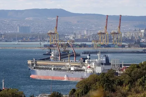 Thêm tàu Nga bị tấn công, sau vụ hai tàu "hạm đội bóng tối" trúng "đòn" Ukraine