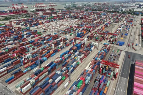 Thượng viện Mỹ có động thái mới với "đòn thuế" của ông Donald Trump