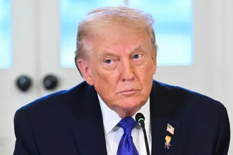 Ông Trump tiếp tục tuyên bố cứng rắn về Greenland