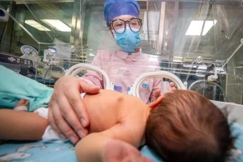 Các gia đình Trung Quốc được phát hàng chục triệu đồng nếu sinh con
