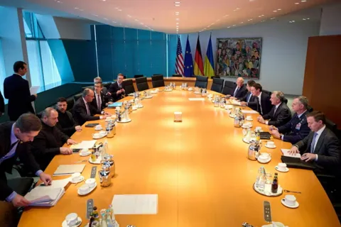 Đằng sau việc Ukraine từ bỏ ý định gia nhập NATO