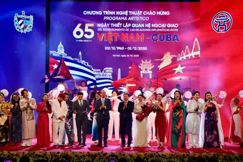 Ấm áp chương trình nghệ thuật chào mừng 65 năm quan hệ Việt Nam - Cuba
