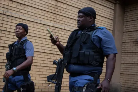 Xả súng quán bar tại Nam Phi: 12 người thiệt mạng