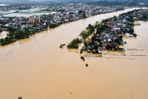 Khẩn trương thống kê thiệt hại, triển khai công tác khắc phục hậu quả bão số 10 và mưa lũ sau bão