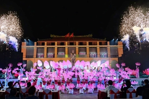 “Hành trình thế kỷ” - Khúc tráng ca dâng Người giữa lòng thành phố mang tên Bác
