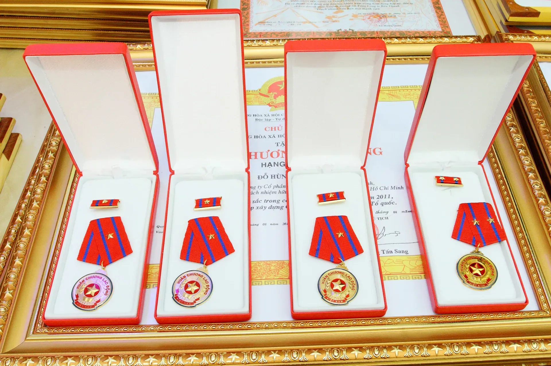 Lấy ý kiến đối với tập thể đề nghị tặng danh hiệu “Anh hùng Lao động”