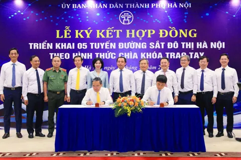 Hà Nội ký kết hợp đồng thực hiện 5 tuyến đường sắt đô thị theo hình thức chìa khóa trao tay