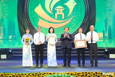 Toàn cảnh lễ trao Giải Báo chí Phát triển văn hoá và Xây dựng người Hà Nội thanh lịch, văn minh năm 2026