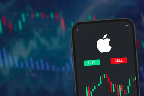 Chứng khoán Mỹ chao đảo vì ghế Chủ tịch Fed, nhà đầu tư đồng loạt “thoát hàng”