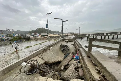 Siêu bão Fung-wong càn quét Philippines: hơn 1 triệu người sơ tán, cảnh báo sóng cao 3,5m