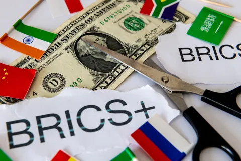 BRICS chuẩn bị “đường ray” thanh toán mới, thách thức vai trò của SWIFT