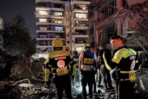 Tel Aviv rung chuyển vì tên lửa, Israel cảnh báo Iran vượt "lằn ranh đỏ"