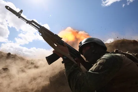 Nga kiểm soát pháo đài chính của Ukraine, gửi tối hậu thư đàm phán tới Kiev
