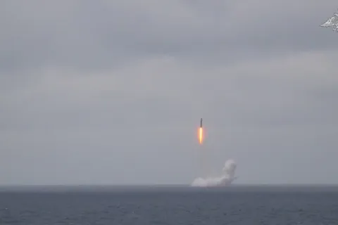 Ông Trump lên tiếng sau yêu cầu nối lại thử vũ khí hạt nhân gây tranh cãi