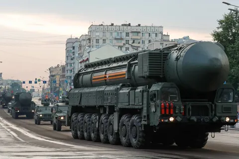 Khoảnh khắc tên lửa Yars của Nga khai hỏa trong cuộc tập trận hạt nhân