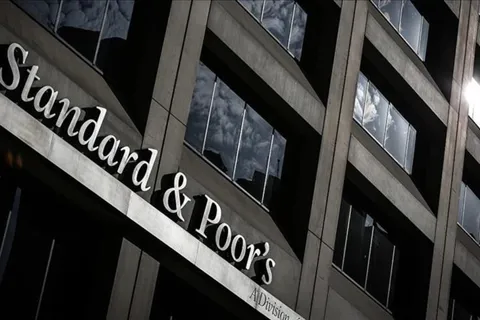 Kinh tế Pháp chao đảo sau khi bị S&P hạ xếp hạng tín dụng
