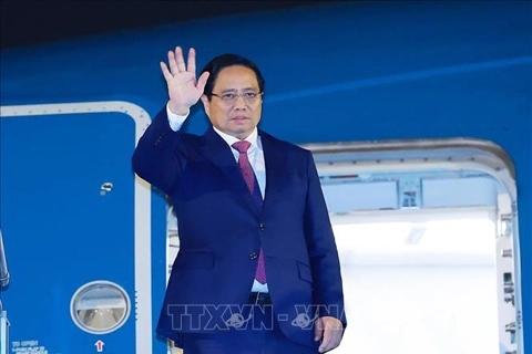 Thủ tướng lên đường tham dự Hội nghị Thượng đỉnh SCO và làm việc tại Trung Quốc