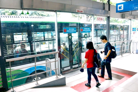 Giao thông công cộng - vận tải xanh: xây dựng lộ trình thay đổi từ nhận thức người dân
