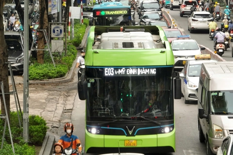 Hà Nội cần gấp rút chuyển đổi xanh xe kinh doanh vận tải