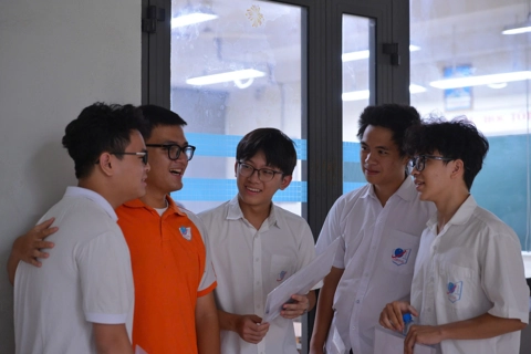 Một kỳ thi, nhiều khoảng lặng