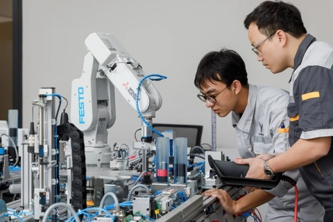 Chưa đủ giữ chân người tài