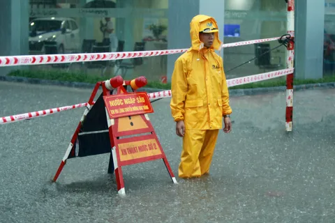 Cần tư duy lại cách “thoát nước” cho Hà Nội