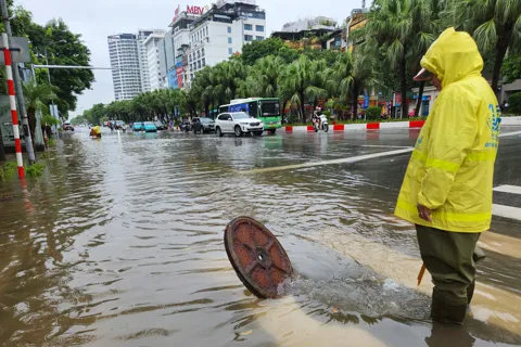 Không thể giải quyết ngập úng tại đô thị bằng hạ tầng “xám”