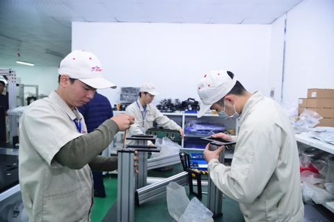 Hà Nội “đứng cạnh, đi cùng” doanh nghiệp