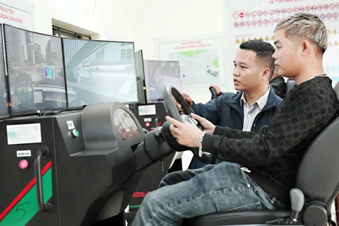 Bất cập trong tổ chức sát hạch lái xe