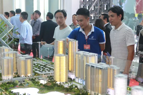 Giá chung cư tăng cao, người thu nhập khá cũng “bế tắc”