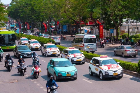 Hà Nội thúc doanh nghiệp vận tải hành khách chuyển đổi xanh