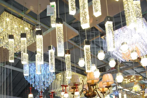 Nhộn nhịp thị trường vật liệu trang trí cuối năm
