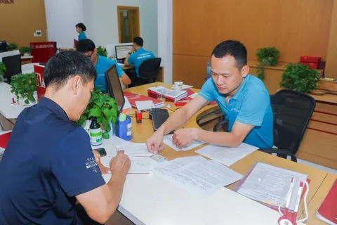 Băn khoăn ngân hàng thu phí quản lý tài khoản